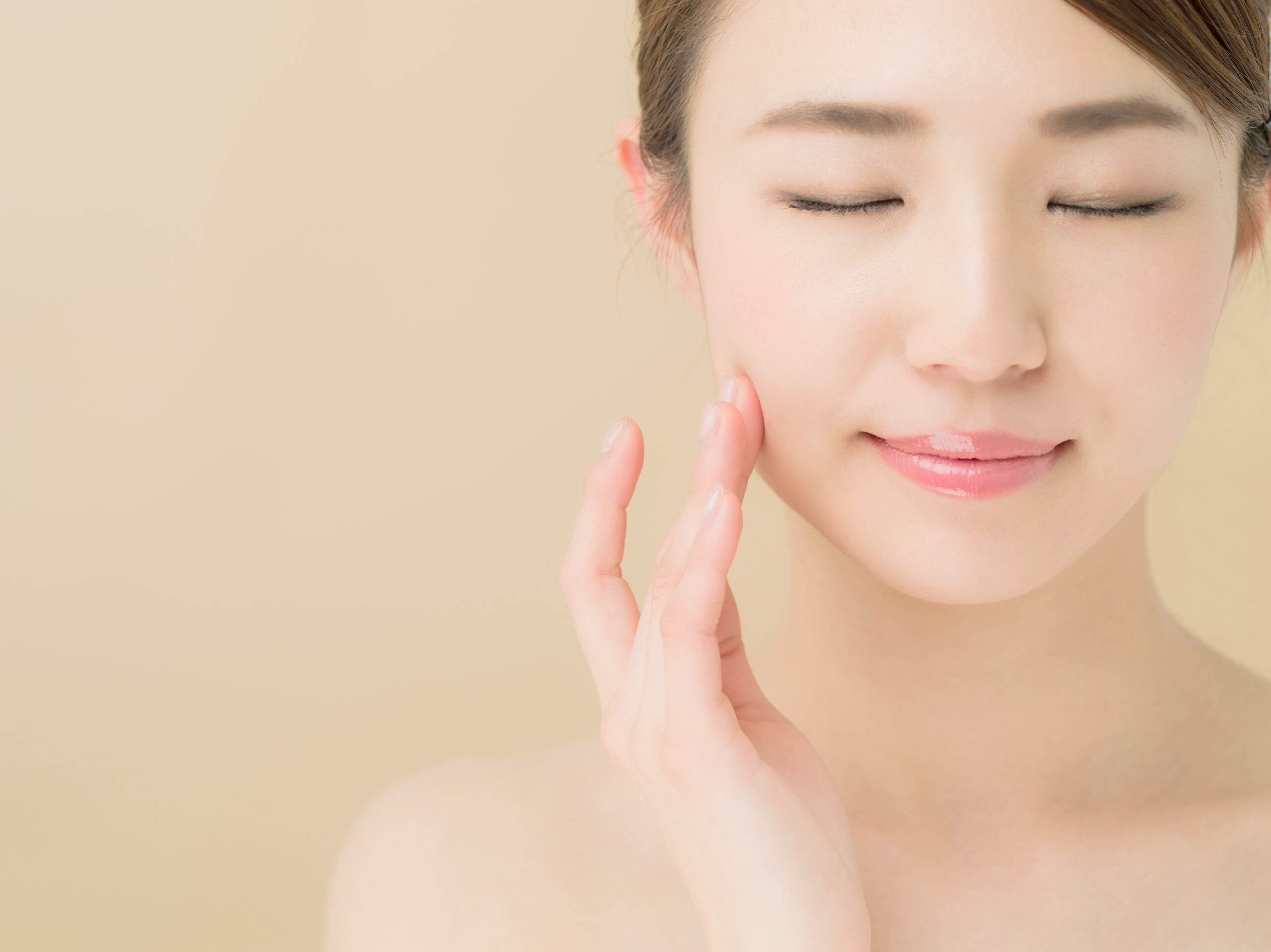 肌を意識する女性